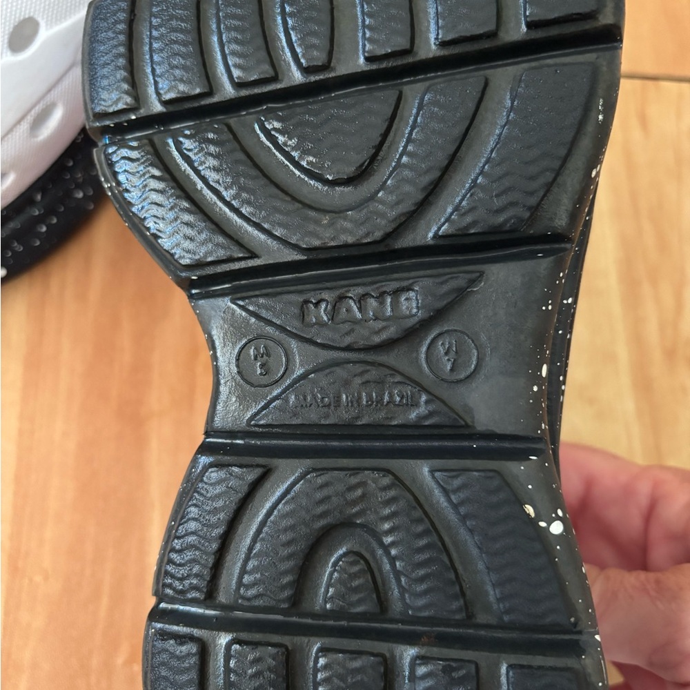 White and Black Slip-On Kanes shoes - Picture 4 of 4